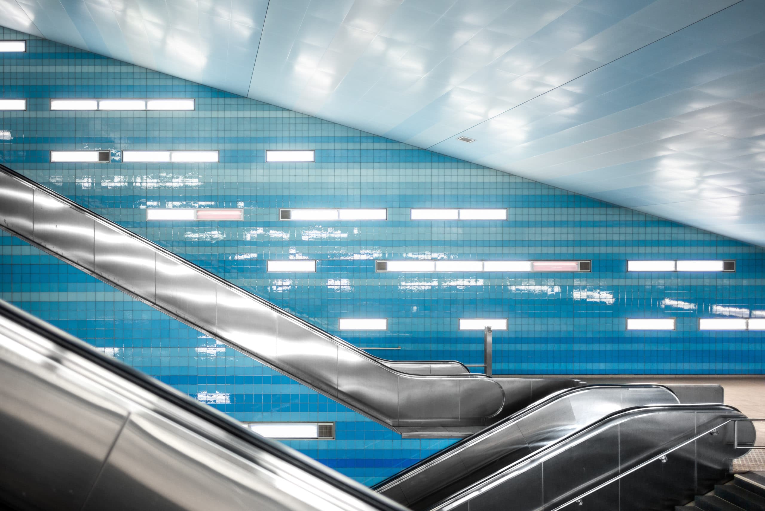 Architektur Fotografie der Haltestelle Hamburg Überseequartier | Architekturfotograf in Osnabrück Münster Bielefeld NRW Niedersachsen und bundesweit