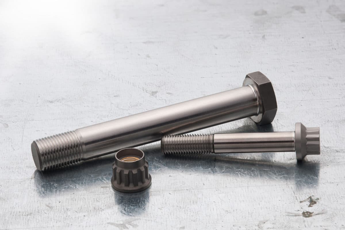 Detailfoto von Schrauben Bauteilen in der Industriefotografie | Werbefotograf in der Region Osnabrück Münster Bielefeld für Industriefotografie und Industriereportage