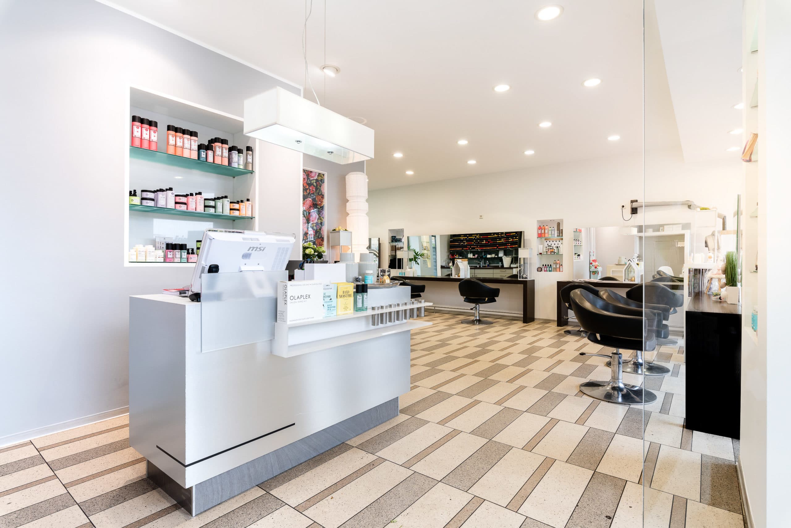 Interieur Aufnahme eines modernen Friseur Salon in Pastell Farben | Architekturfotograf in der Region Osnabrück Münster Bielefeld für Interieurfotografie