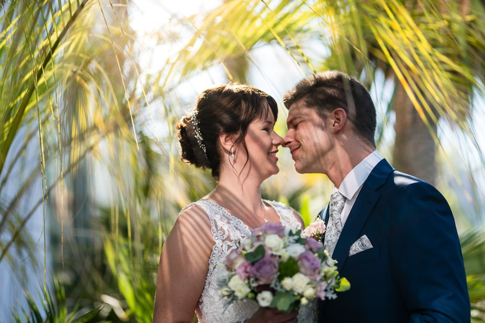 Hochzeitsportrait von Anika und Roman bei ihrer Hochzeit unter Palmen | Hochzeitsfotograf Osnabrück Münster Bielefeld