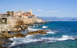 Foto der Mittelmeerküste bei Cannes, Provence im Sommer